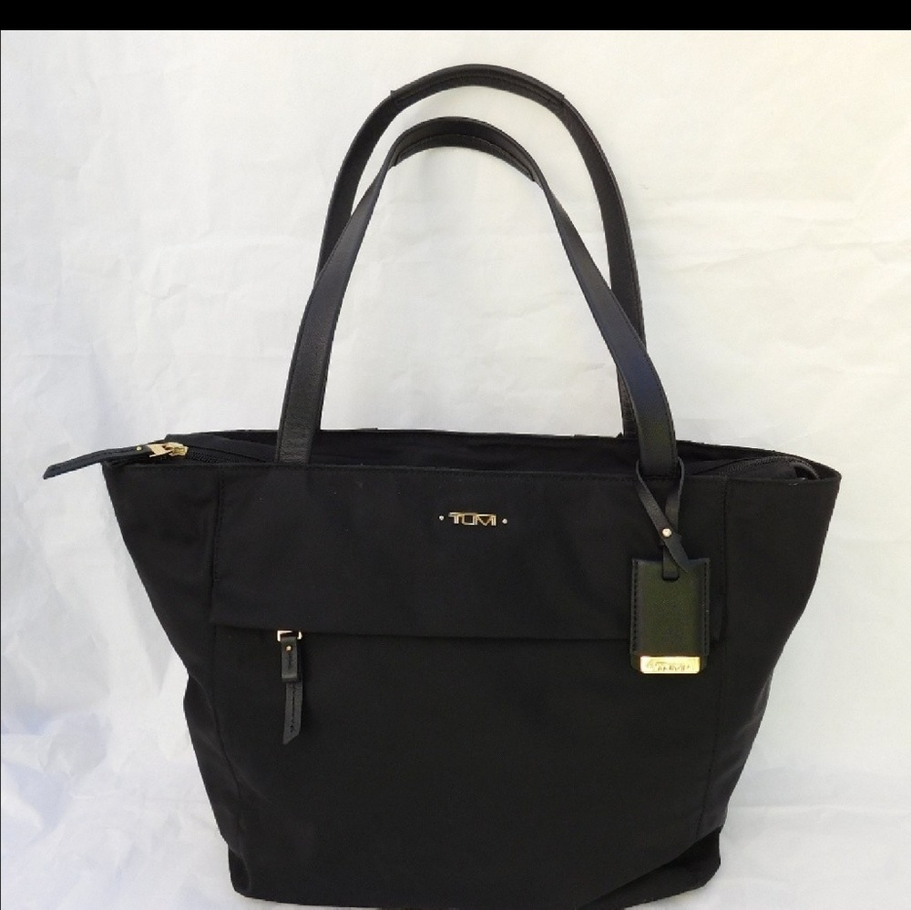 tumi nylon m voyageur tote